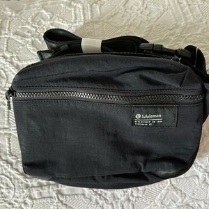 Lululemon Clean Line Belt Bag, 2L in Black